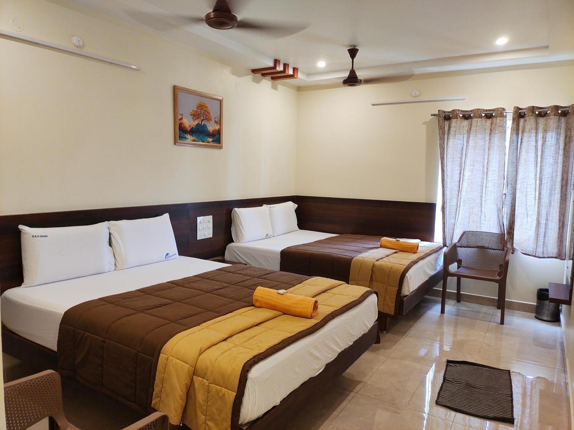 Hotel Dkr Grand Tirupati Exterior foto