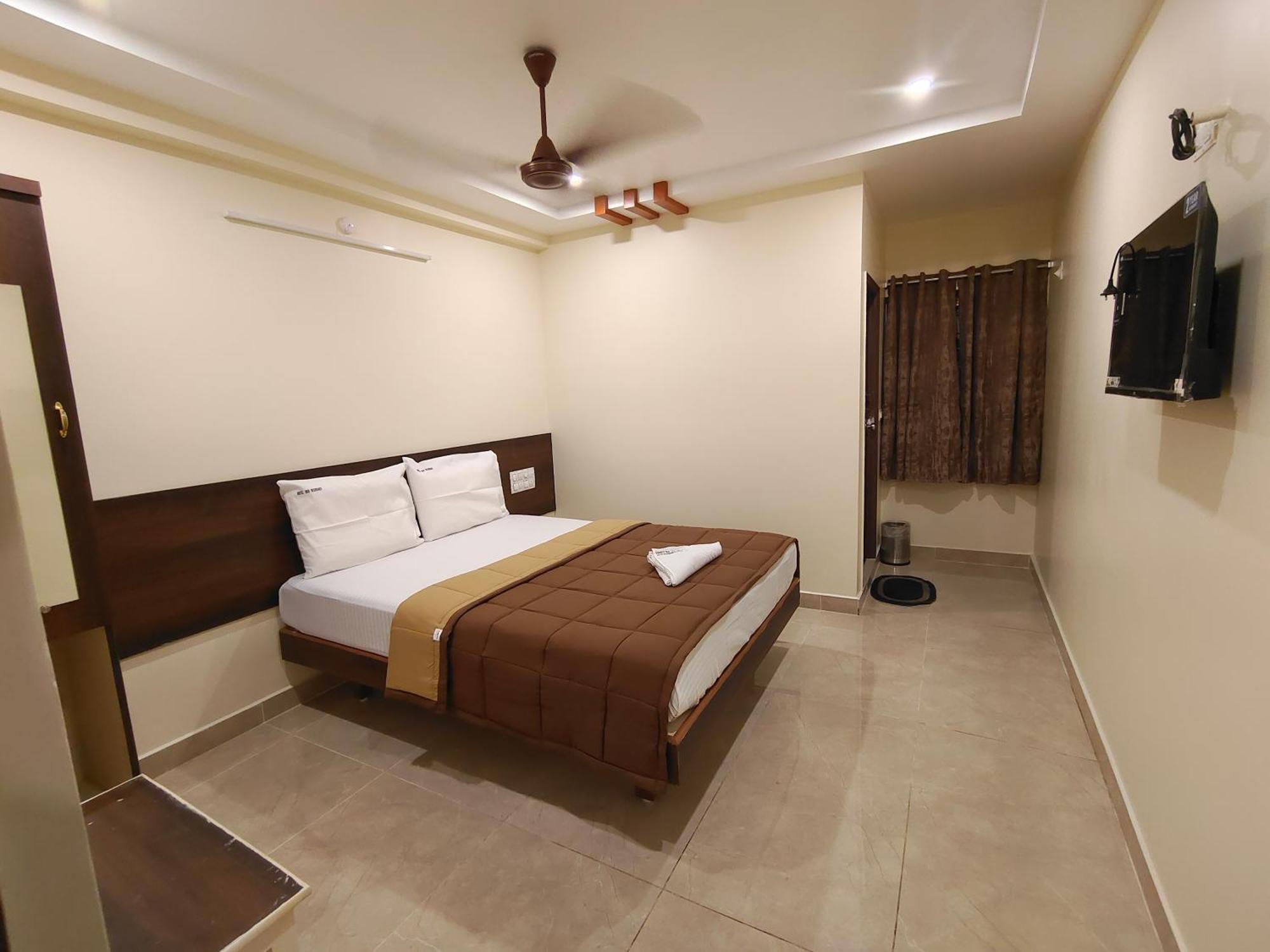 Hotel Dkr Grand Tirupati Exterior foto