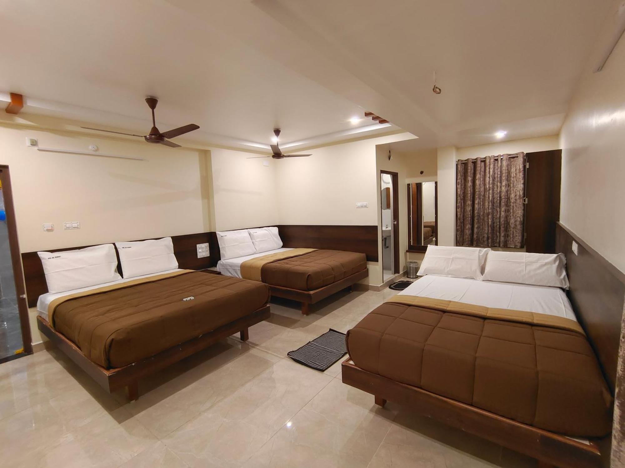 Hotel Dkr Grand Tirupati Exterior foto